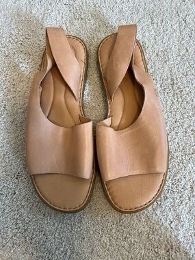Born Inlet Sandals - Like New!